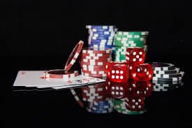 Layar permainan langsung next1221 menampilkan meja dealer, streaming HD, dan antarmuka permainan